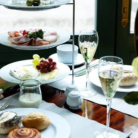 Schloss Lieser, Autograph Collection Hotell 5*